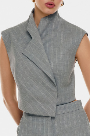 Chaleco con cuello arqueado #1